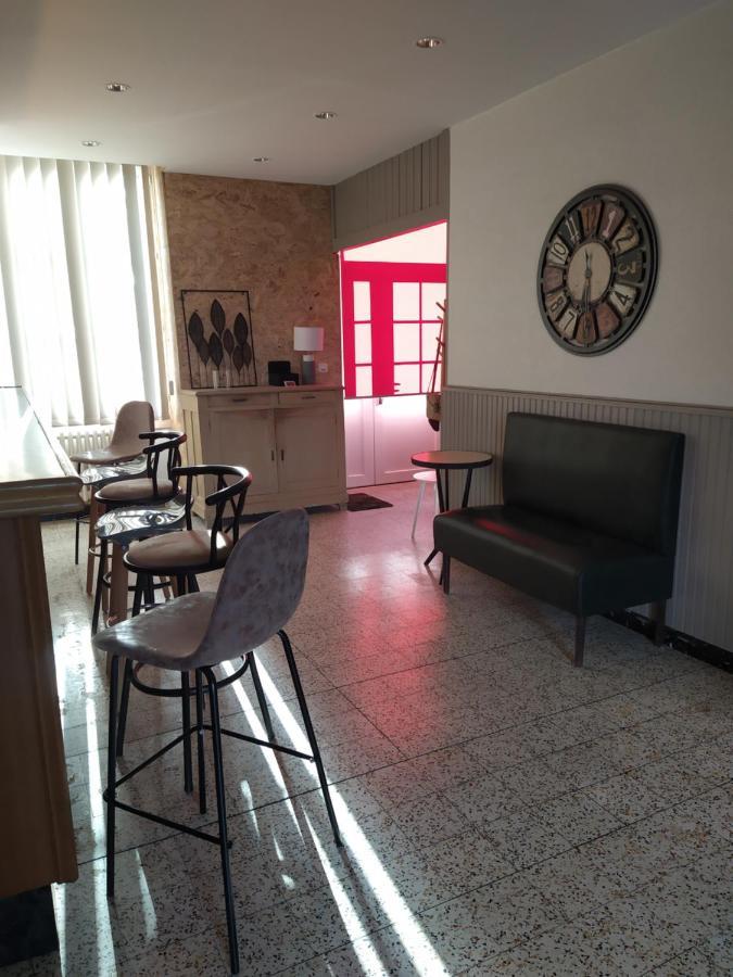 Gite De La Gare Varzy Екстериор снимка